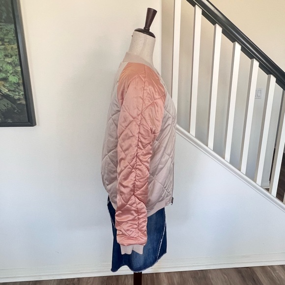 Honey Punch reservable satin bomber jacket. Embroidered/quilted medium - Picture 8 of 16